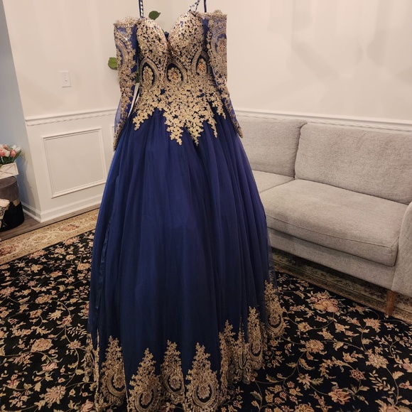 Dresses & Skirts - PROM DRESS BRAND NEW
